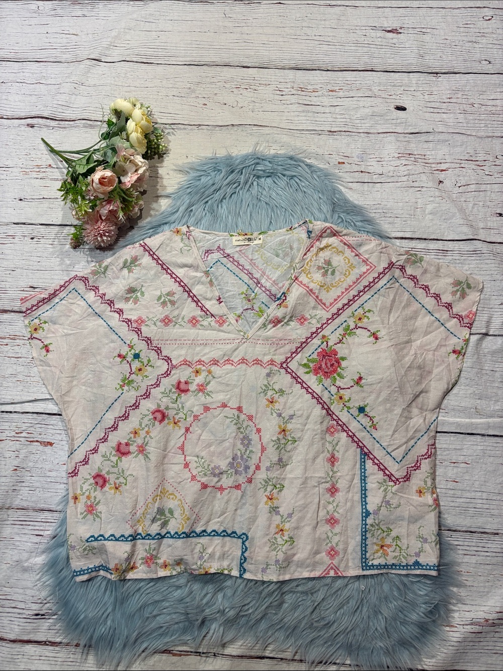 NWT Natural Life boxy v neck floral top Heirloom Cross Stitch Ivory